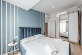 Blue Sensation Brand new apartment in the city main square 100 mbs